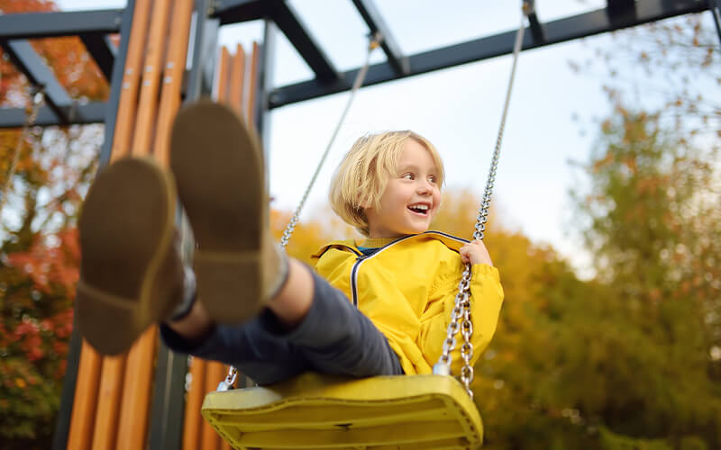 La sicurezza delle aree gioco per bambini nei parchi pubblici